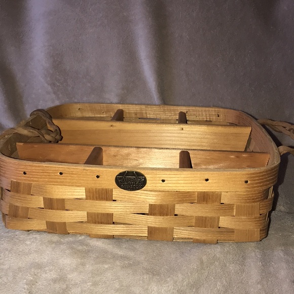 Peterboro basket 🧺 with dividers braided handles snd green floral